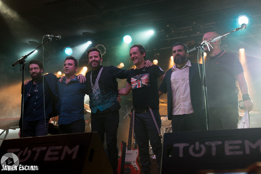 Love Of Lesbian-33